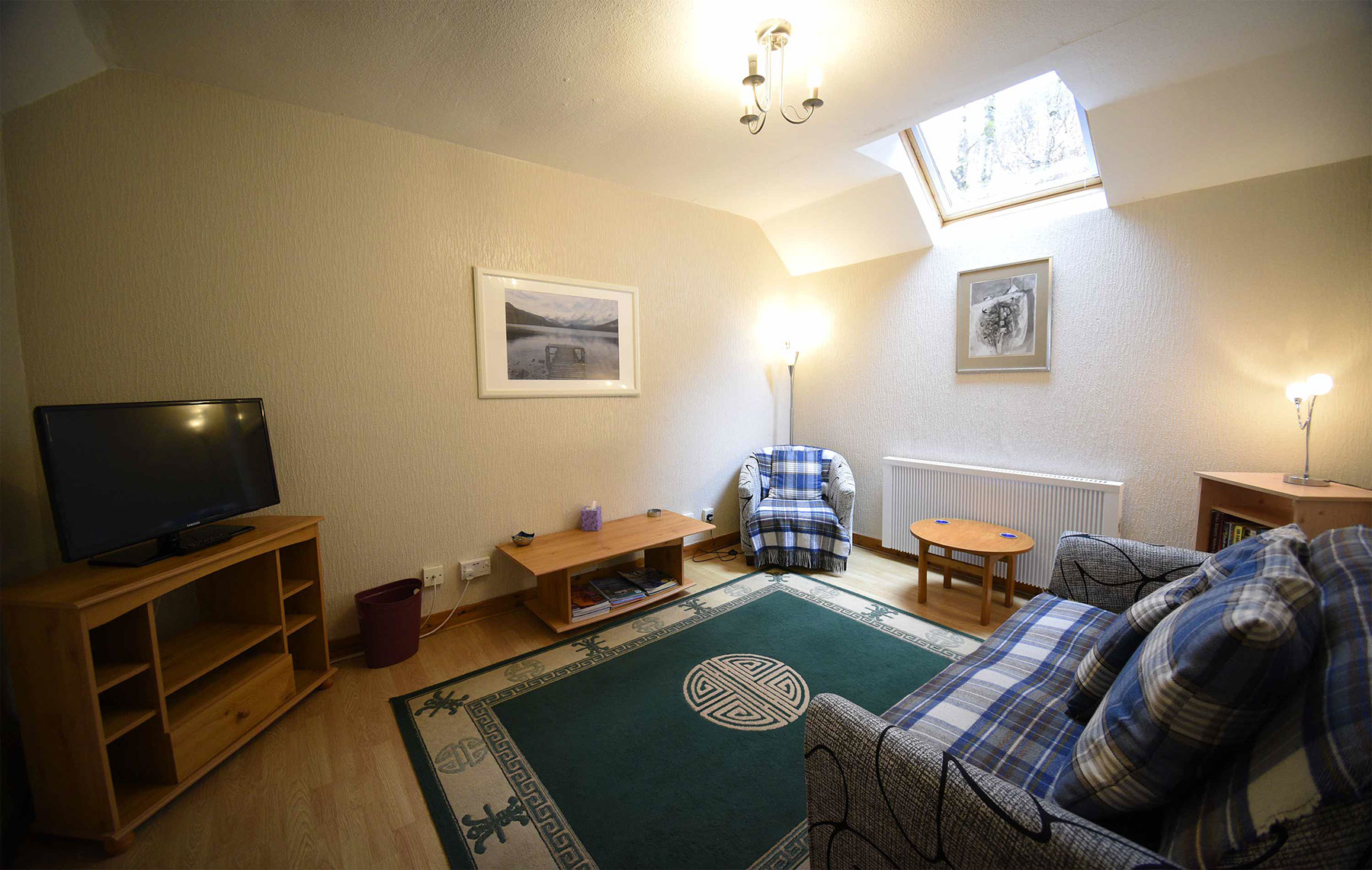 Bramble Cottage Self Catering accommodation open plan living room with freeview tv and internet
