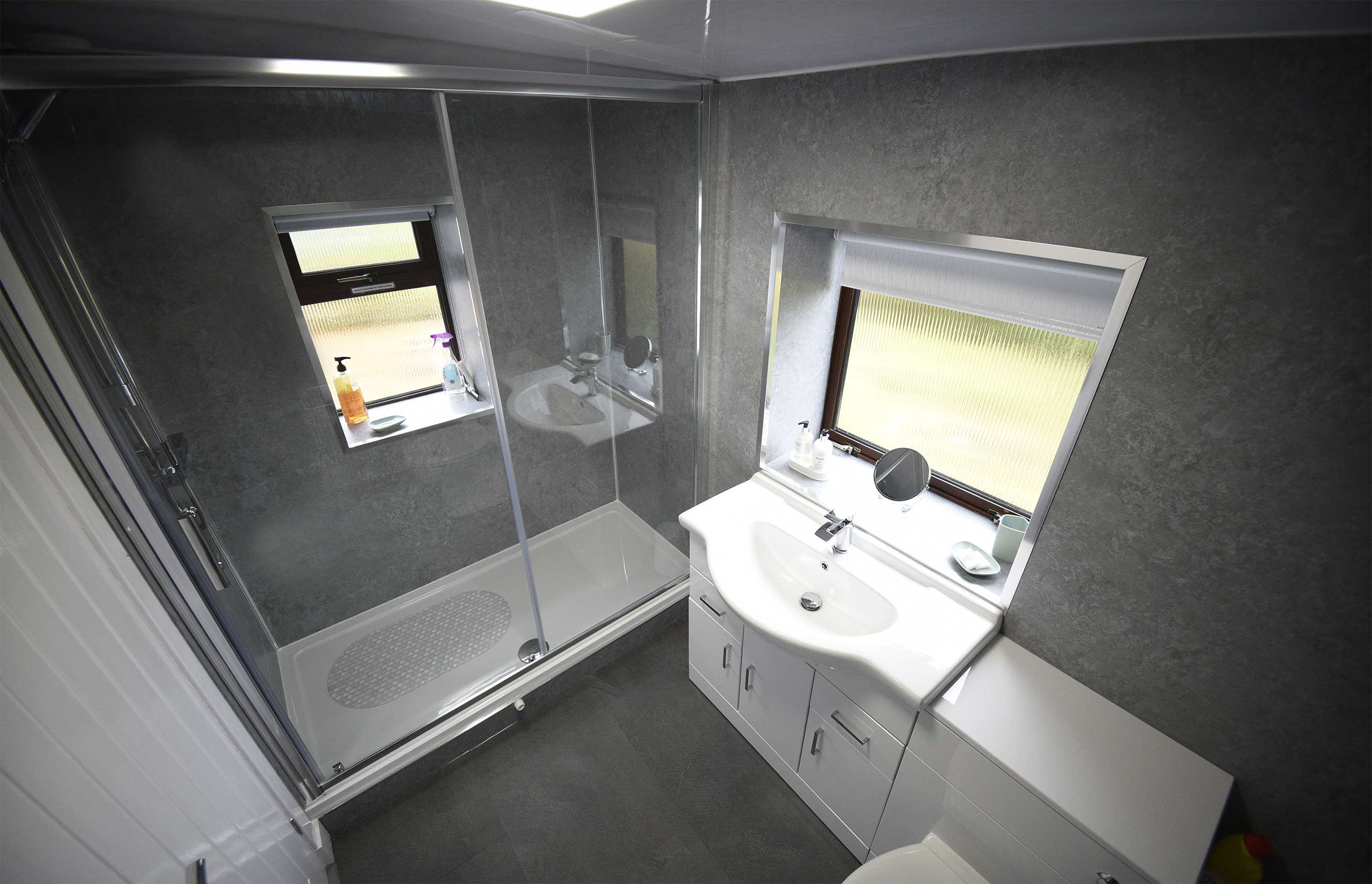 Bramble Cottage Self Catering accommodation open plan living room with freeview tv and internet